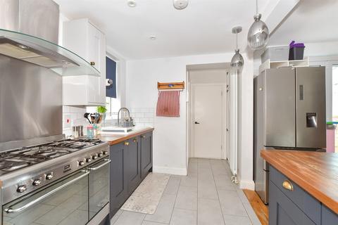 21 Segrave Road, Folkestone, CT19 6AY