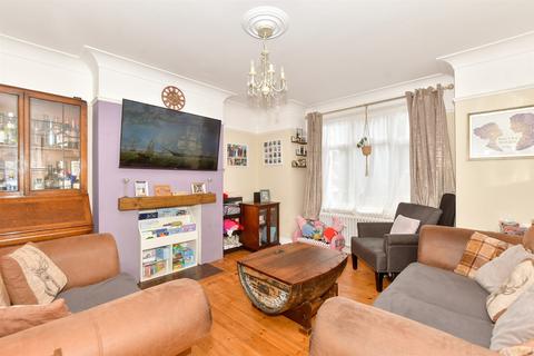 21 Segrave Road, Folkestone, CT19 6AY