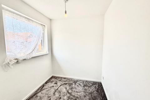 2 bedroom flat to rent, Dunnock Road, London, E6