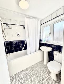 2 bedroom flat to rent, Dunnock Road, London, E6