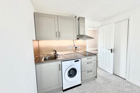 2 bedroom flat to rent, Dunnock Road, London, E6