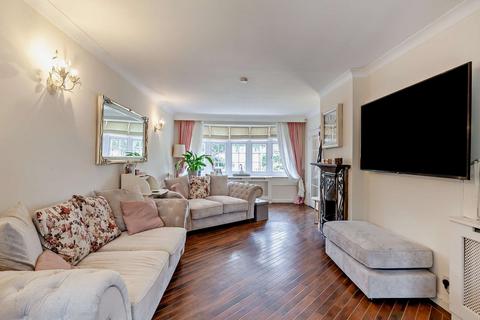 5 bedroom detached house for sale, Wykeham Avenue, Hornchurch, RM11