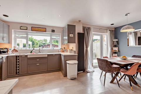 5 bedroom detached house for sale, Wykeham Avenue, Hornchurch, RM11