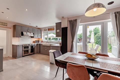 5 bedroom detached house for sale, Wykeham Avenue, Hornchurch, RM11