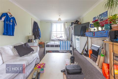 4 bedroom semi-detached house to rent, Cropthorne Road South, Horfield, Bristol, BS7