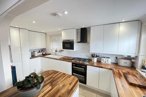 29 Bishopdown Road, Salisbury, SP1 3DS