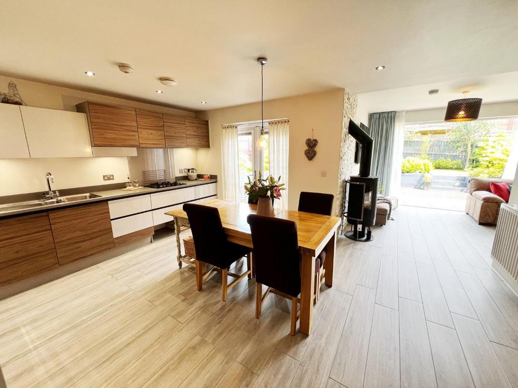 Kitchen/Dining Room