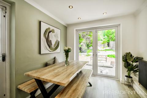 56 High Road, Loughton, IG10 4QU