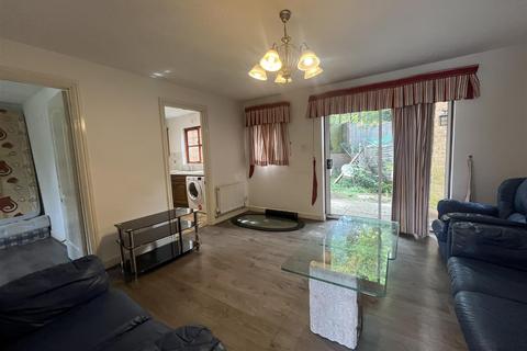 1 Barton Close, London, NW4 4QD