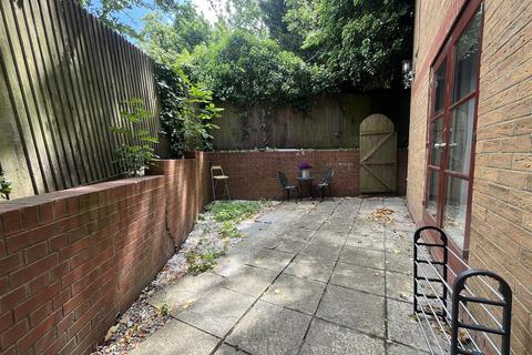 1 Barton Close, London, NW4 4QD