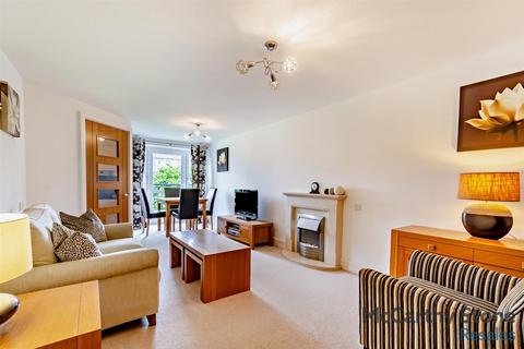 1 bedroom apartment for sale, Martello Court, Jevington Gardens, Eastbourne