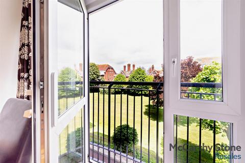 1 bedroom apartment for sale, Martello Court, Jevington Gardens, Eastbourne