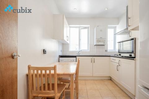 2 bedroom flat to rent, East Street, London SE17