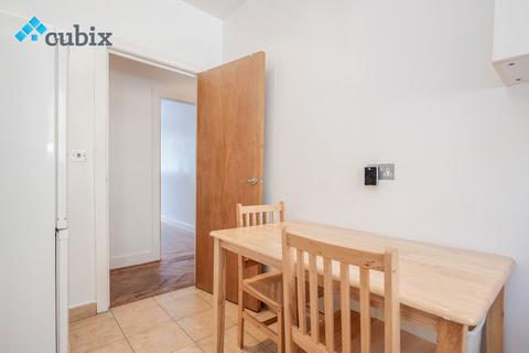2 bedroom flat to rent, East Street, London SE17