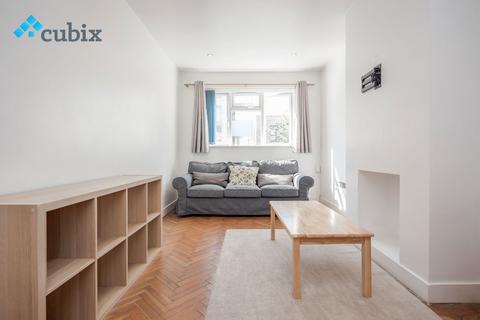 2 bedroom flat to rent, East Street, London SE17