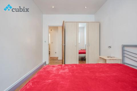 2 bedroom flat to rent, East Street, London SE17
