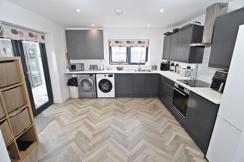 4 bedroom terraced house for sale, Easton Road, Flitwick