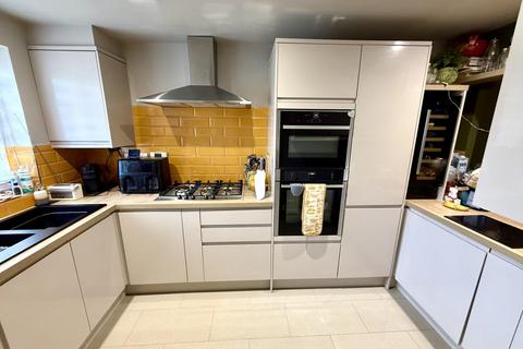 9 Five Acres Close, Lindford, Bordon, GU35 0SJ