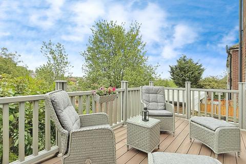 3 bedroom semi-detached house for sale, Littlemoor View, Pudsey