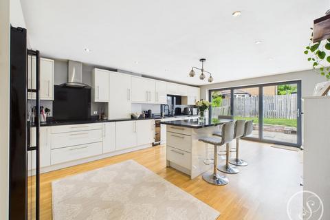 4 bedroom detached house for sale, College Lawns, Leeds