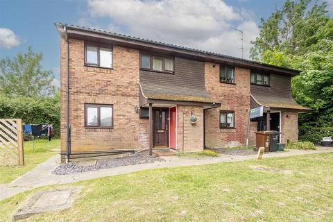 17 Mountbatten Close, St Albans, AL1 5AX