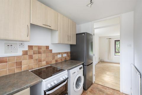 17 Mountbatten Close, St Albans, AL1 5AX