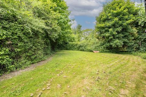 17 Mountbatten Close, St Albans, AL1 5AX