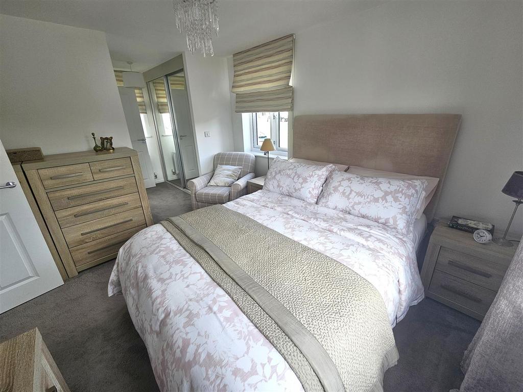 Bedroom 1 (2).jpg