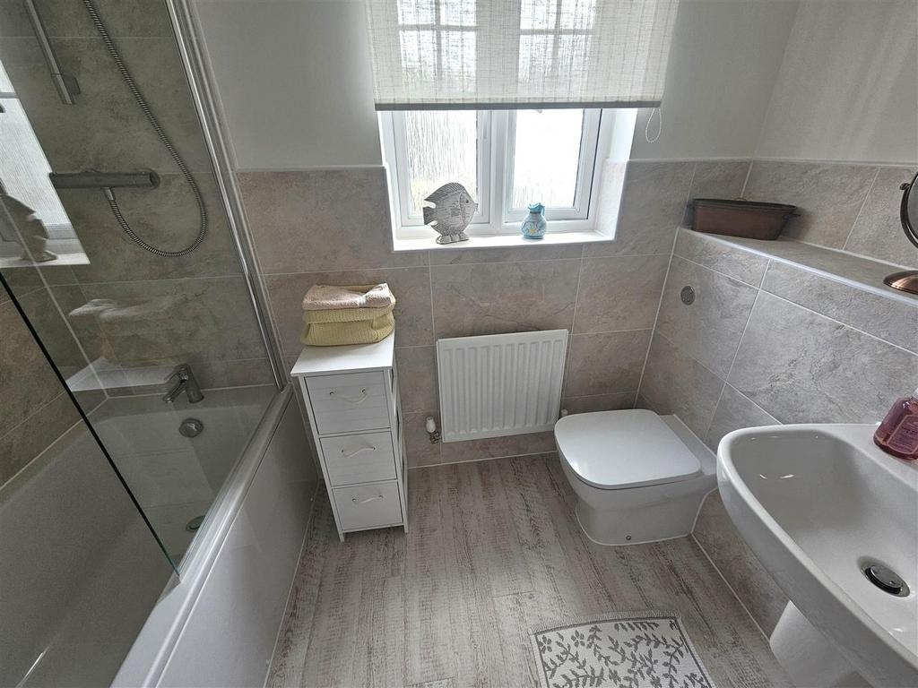 Family Bathroom.jpg