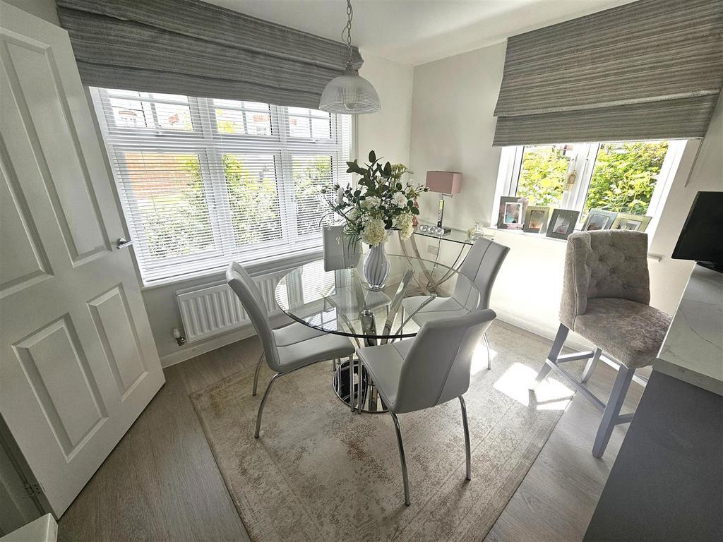Dining Area.jpg