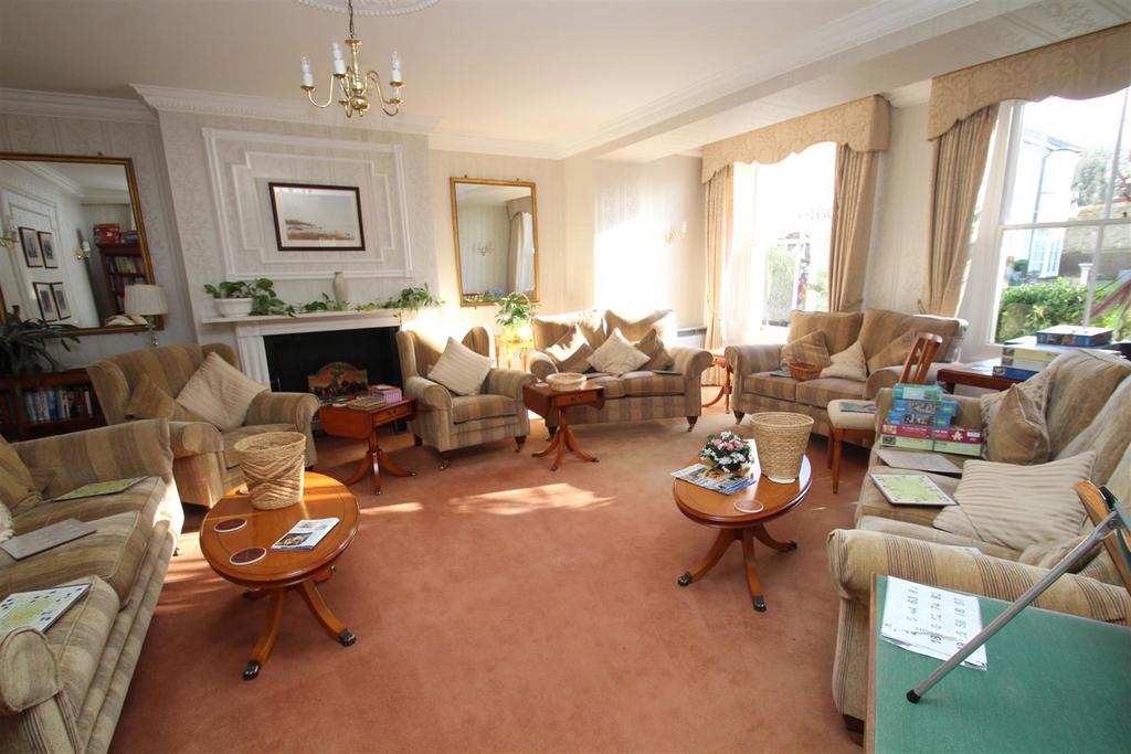 Communal lounge.JPG