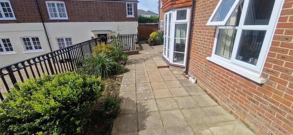 Courtyard 2.jpg
