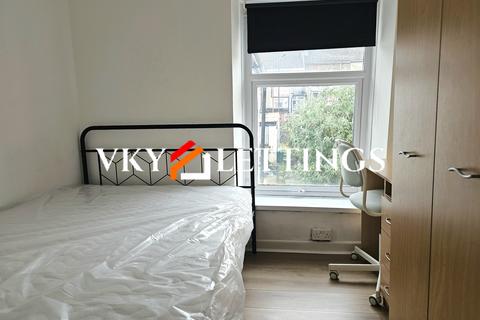 4 bedroom terraced house to rent, King Street, Pontypridd CF37