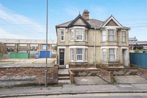 4 bedroom semi-detached house for sale, Desborough Road, High Wycombe HP11