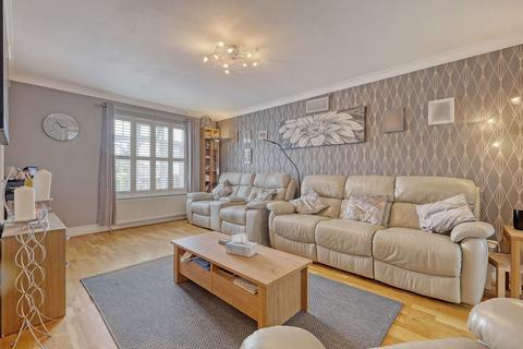 4 bedroom detached house for sale, High Road North, Basildon SS15