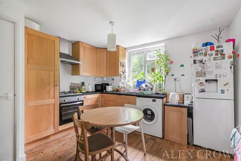 3 bedroom flat to rent, Archway Road, Highgate