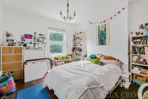 3 bedroom flat to rent, Archway Road, Highgate