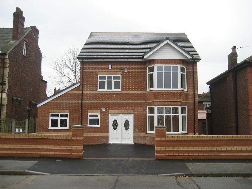 A well-maintained, spacious detached house with...