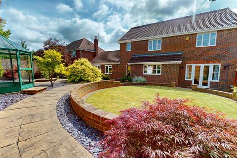 4 bedroom detached house for sale, Rossini Place, Old Farm Park, Milton Keynes