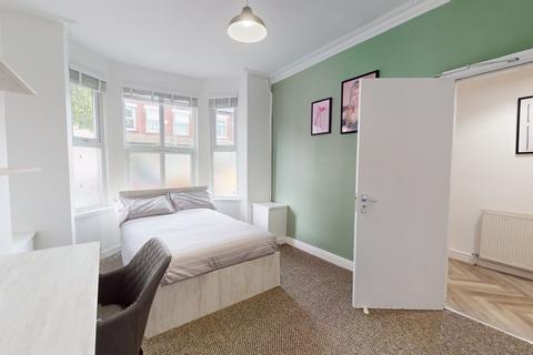 6 bedroom house to rent, Filey Road, Manchester M14