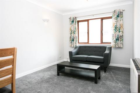 1 bedroom apartment to rent, Queens Court, 24 Bridge Street