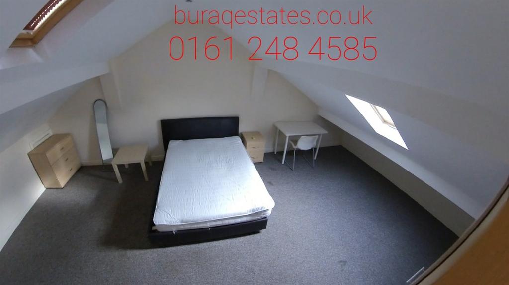 Bright and simple double bedroom with a comfort...
