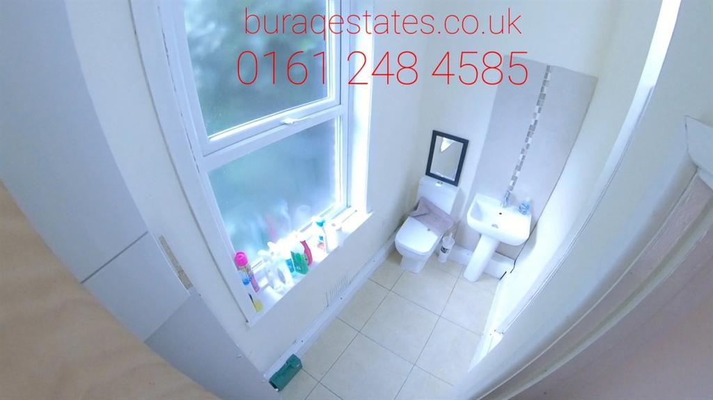 Bright and clean bathroom suite featuring a lar...