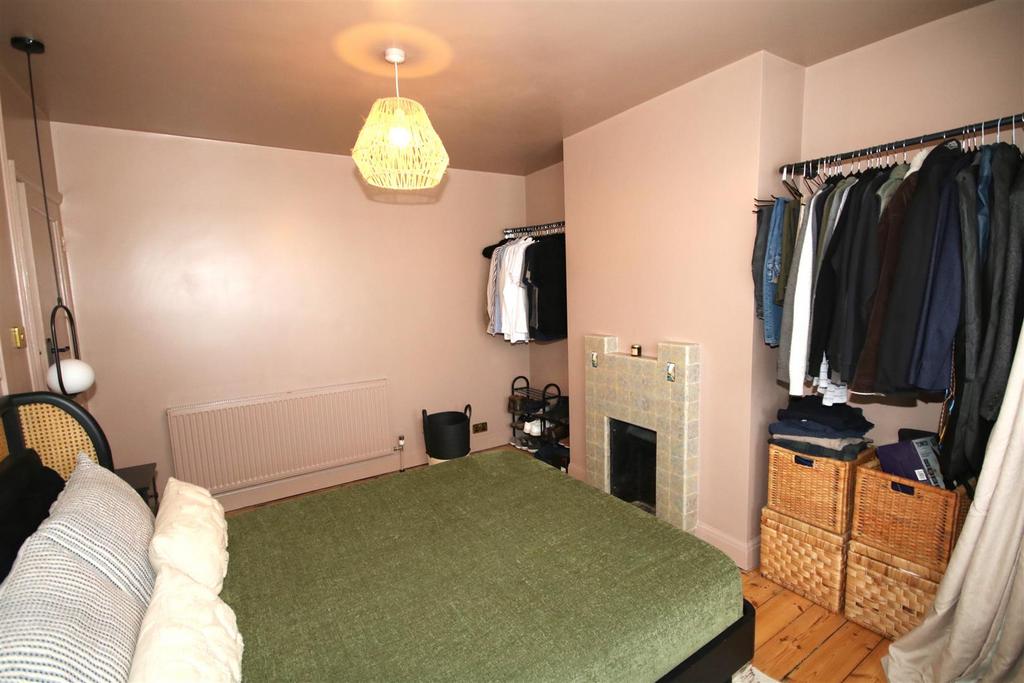 Bedroom 1c.JPG