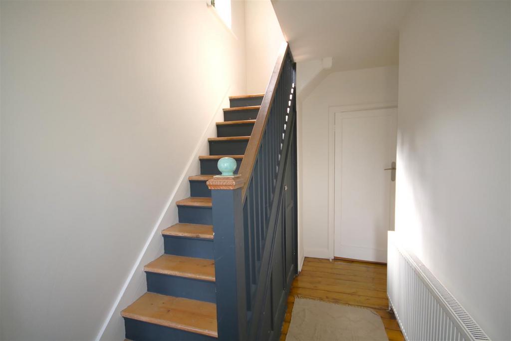 Entrance Hall a.JPG