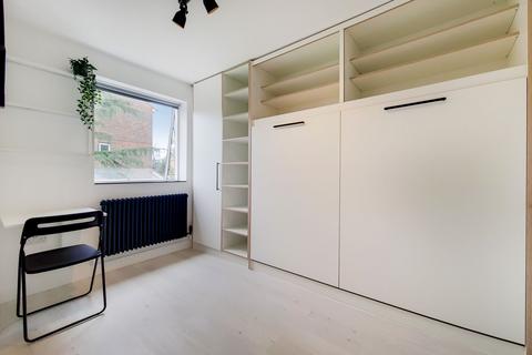 1 bedroom house of multiple occupation to rent, Hospital Way, Hither Green, SE13