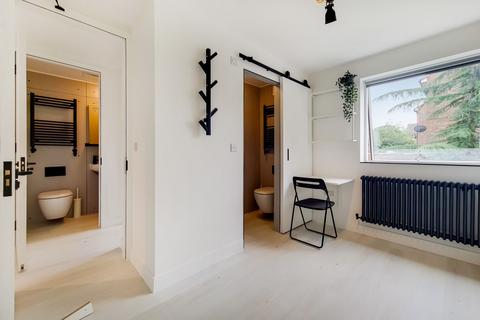 1 bedroom house of multiple occupation to rent, Hospital Way, Hither Green, SE13