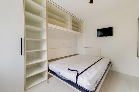 1 bedroom house of multiple occupation to rent, Hospital Way, Hither Green, SE13