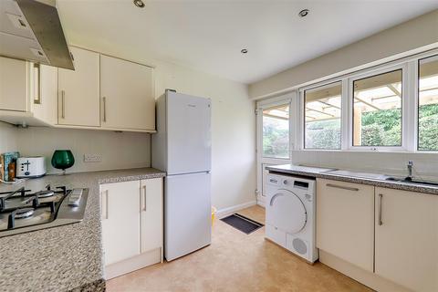 11 Burford Close, Worthing, BN14 9RL