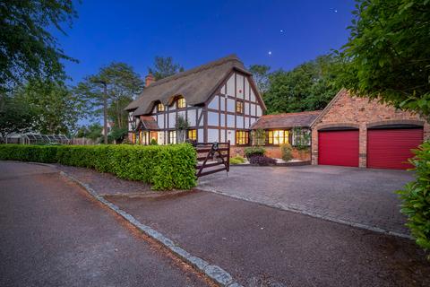 4 bedroom detached house for sale, Allison Court, Woolstone, Milton Keynes MK15